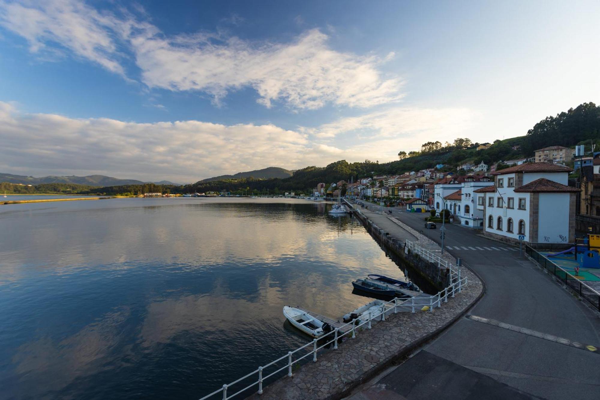 Sea Breeze And Beautiful Views! Apartment Muros De Nalon Luaran gambar