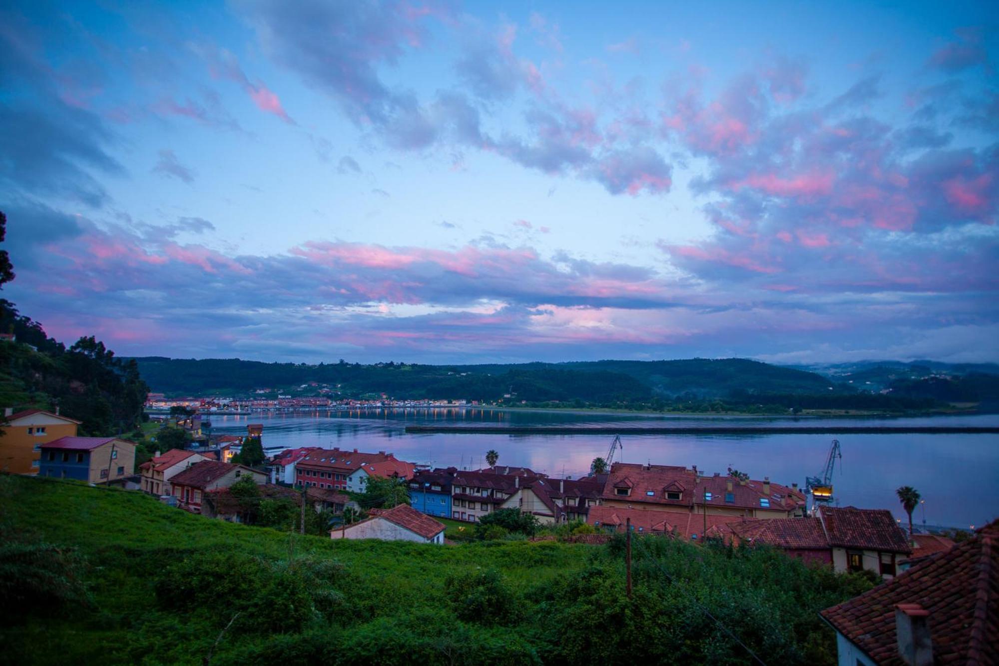 Sea Breeze And Beautiful Views! Apartment Muros De Nalon Luaran gambar